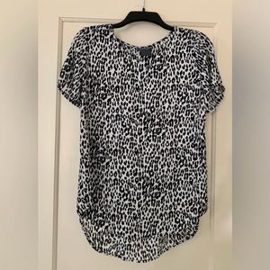 CHELSEA & THEODORE Short Sleeves Animal Print Top Size M